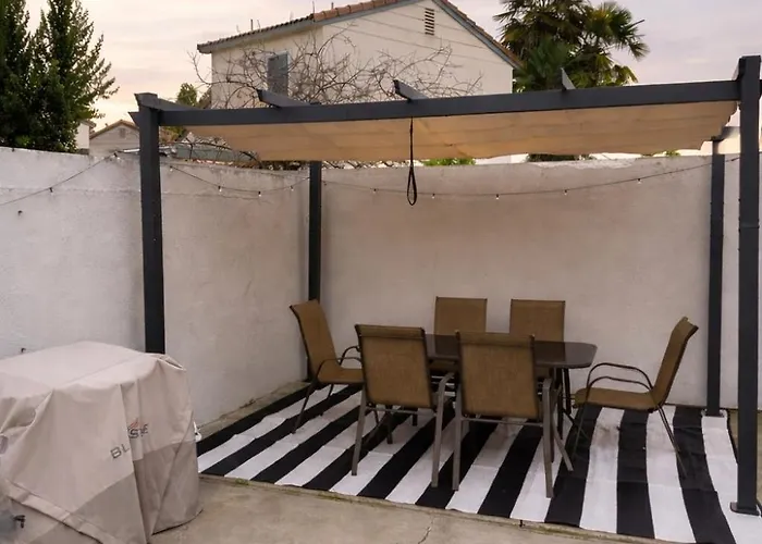 25-Min Monterey Retreat
