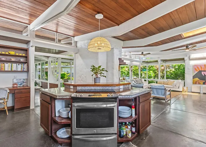 Stunning Lanikai Home Just Steps To The Ocean-Authentic Hawaiian Tropical Charm