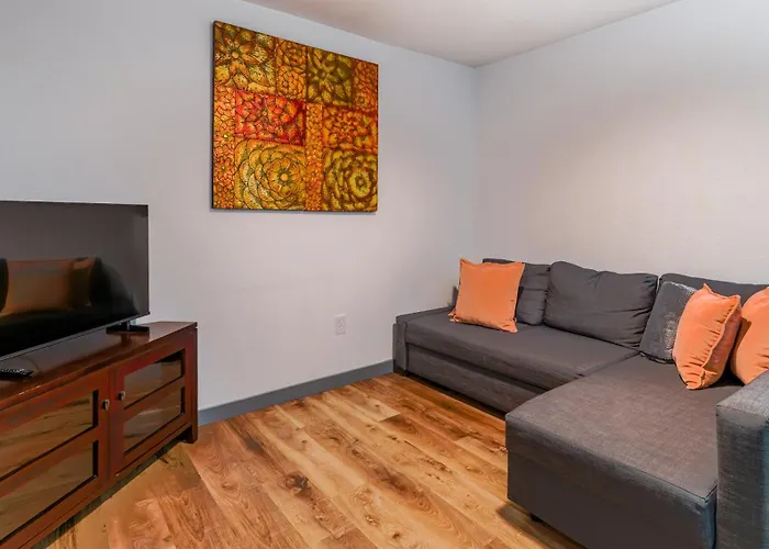 2 Bedroom 1 Bath Home In Arlington - Conveniently Located Near Cowboys Stadium And Globe Life Stadium, 20 Mins To Dfw Airport