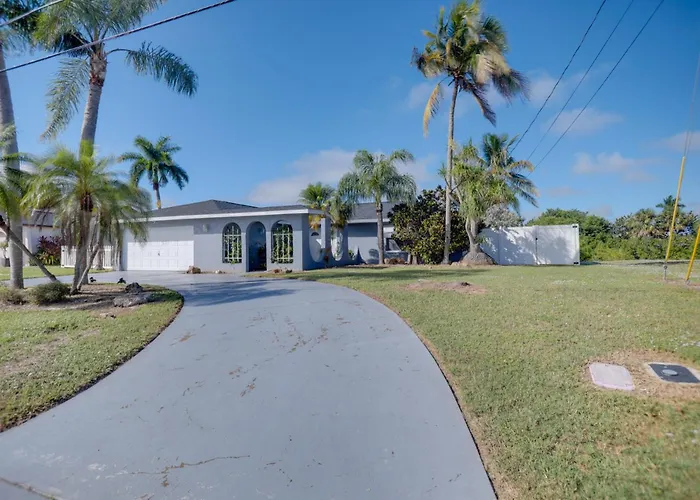 Heated Pool & Beachfront Villa With Soundproofed Doors In Heart Capecoral