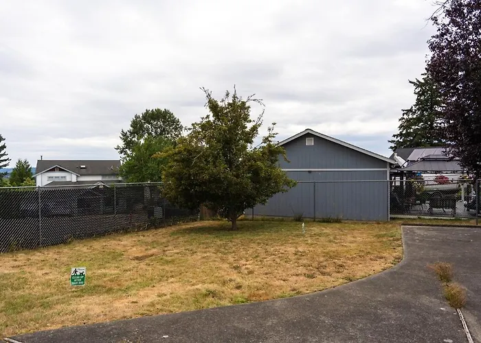 Entire House Pet Friendly W Gated Backyard Boeing