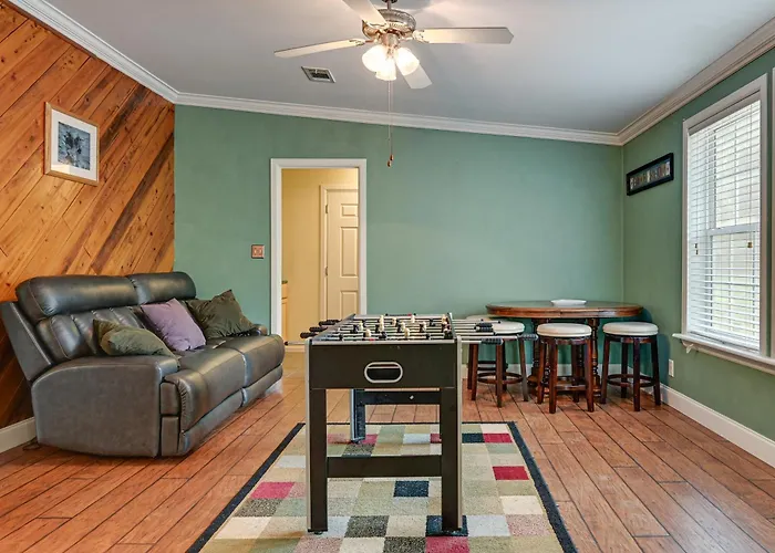 Weeki Wachee Family Getaway: Canal-Front Home