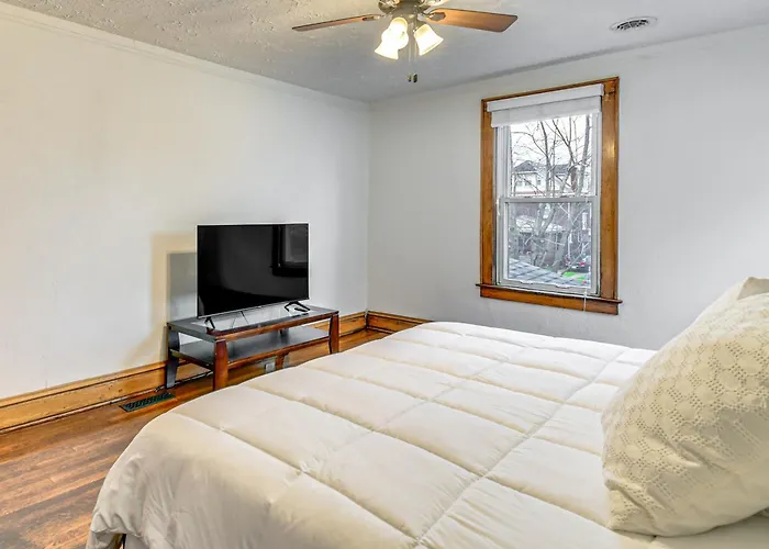 Walk To Marshall University: Home W/ Private Yard!