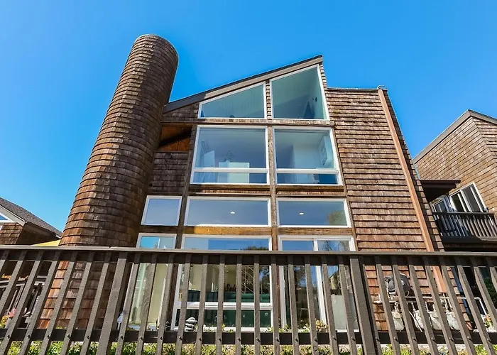 Luxury Beachfront Townhouse With Breathtaking Views