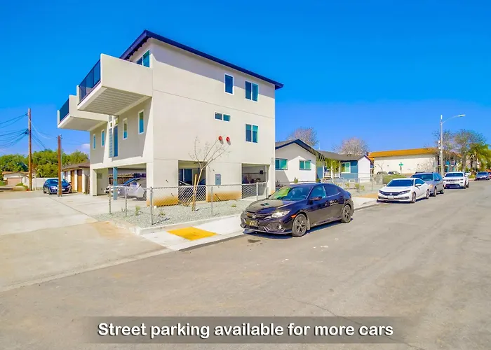 Entire Private House With 3 Bedrooms, 3 Bath, King Bed, 2 Parking Near San Diego Downtown & Beach, Available Now