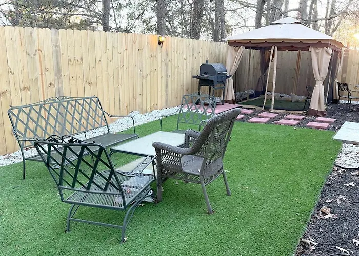 Cozy Home In Lawrenceville