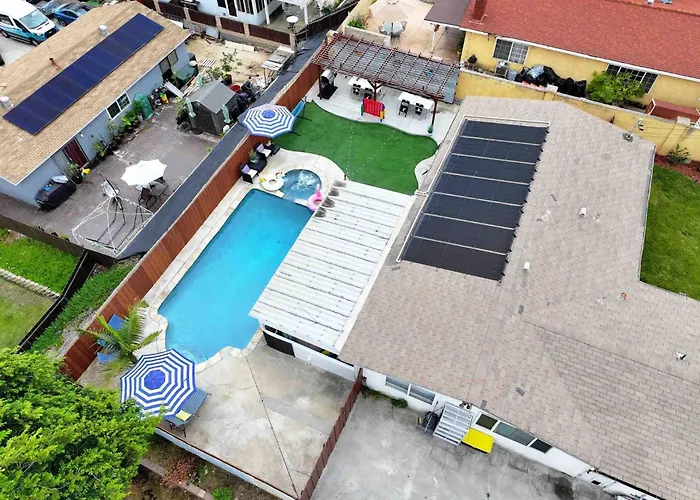 Family Retreat W/ Theater, Pool & Outdoor Dining