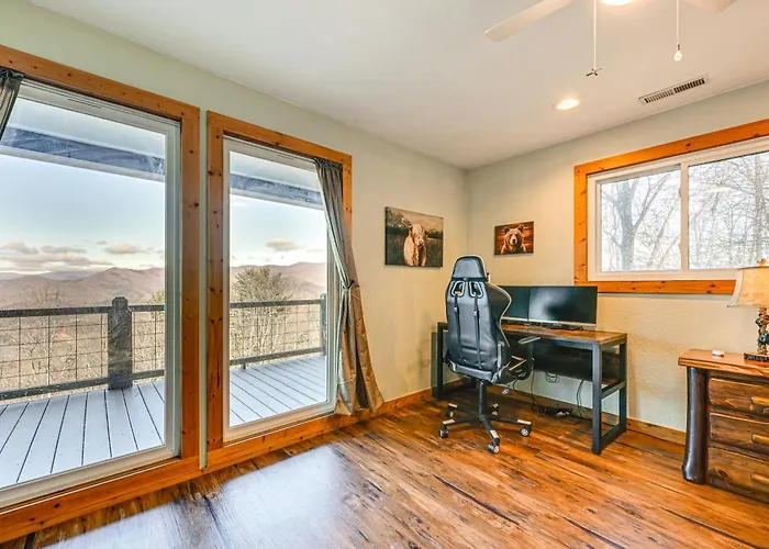 6 Mi To Chatuge Lake: Spacious Cabin W/ Mtn Views!