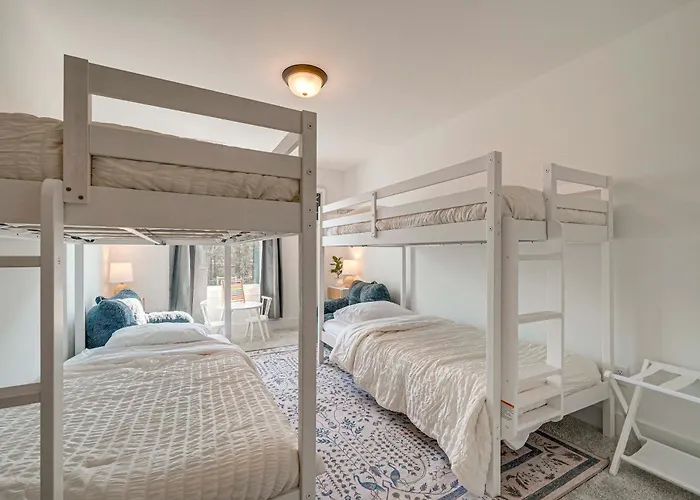 4 Mi To Surf City Beaches! Family Coastal Retreat