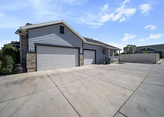 Cozy & Comfy Mountain-View Home Airport 15 Min