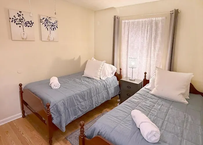 Cozy Home In Lawrenceville