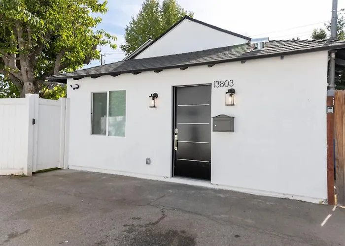 Stellar Sherman Oaks One Bedroom Close To Universal Studios