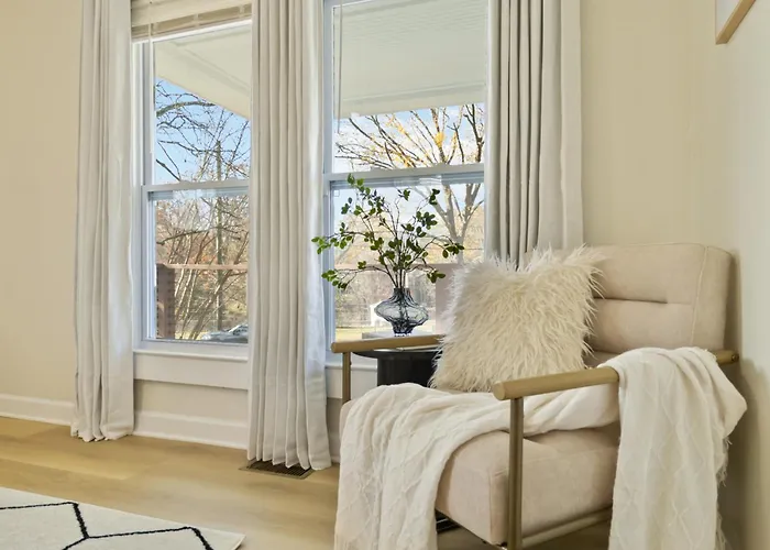 Renovated & Spacious 2Br Downtown Retreat 2 Minutes To Fuse District Pet Friendly Free Parking