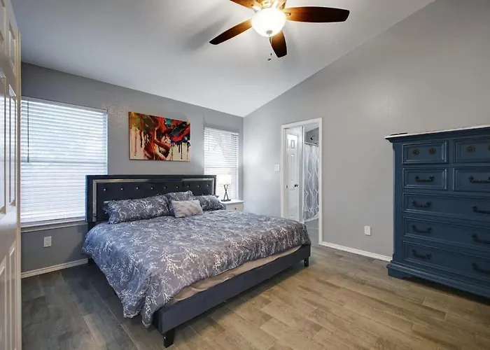 Modern 4 Bedroom Home In Cedar Park