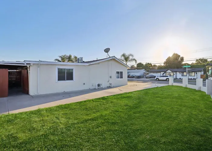 Entire Private Home With 2 Bedrooms, Gated Yard, 2 Parking, Fast Wifi, Laundry, Available Now