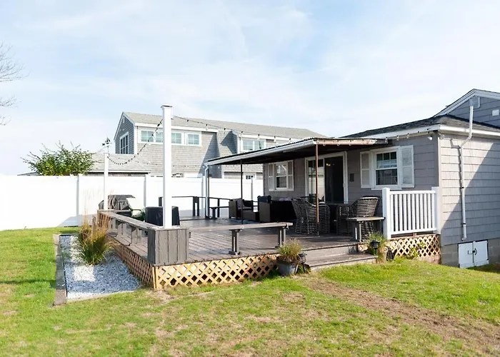 Dog-Friendly Cottage With Backyard & Beach Vibes!