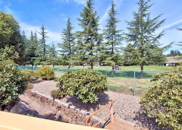 Mac Haven - Single Level Golf View Wine Escape
