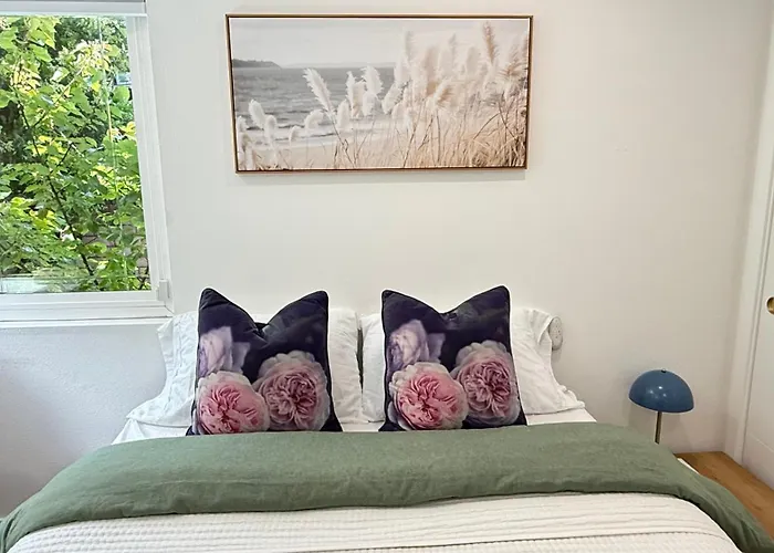 Relaxed, Modern, Socal Living Near The Beach