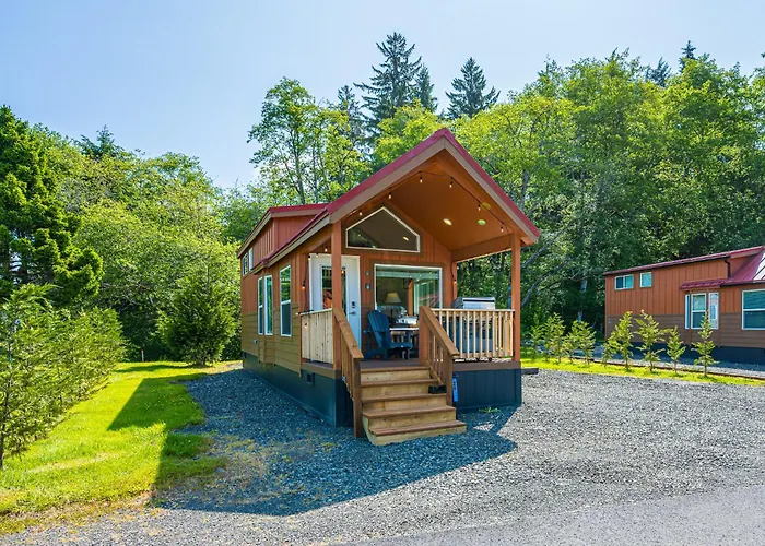 Rainforest Tiny Home Retreat Fishing Cabin