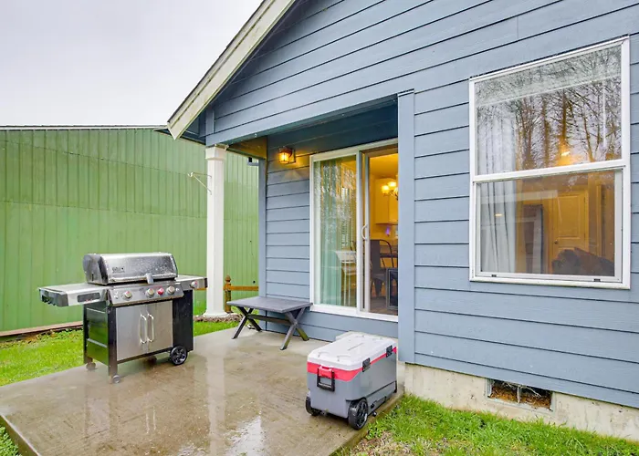 Entertainment Shed! Pet-Friendly Oregon Coast Home
