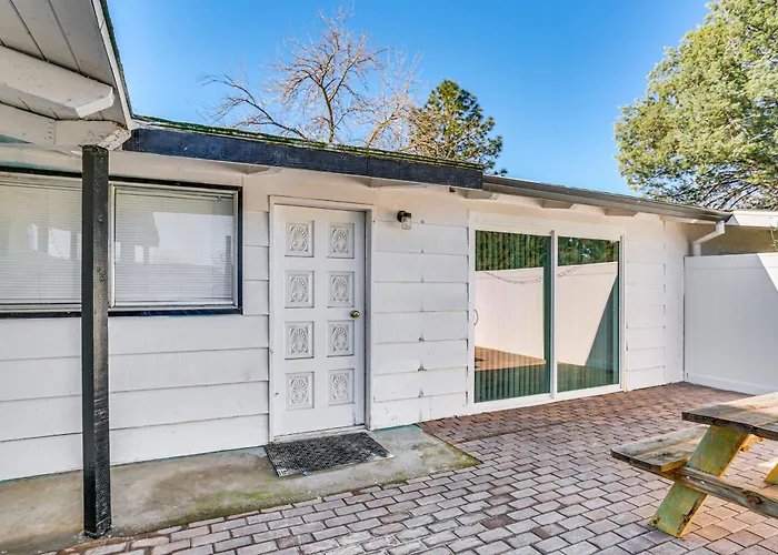 1 Mi To Main St Eats! Single-Level Red Bluff Home