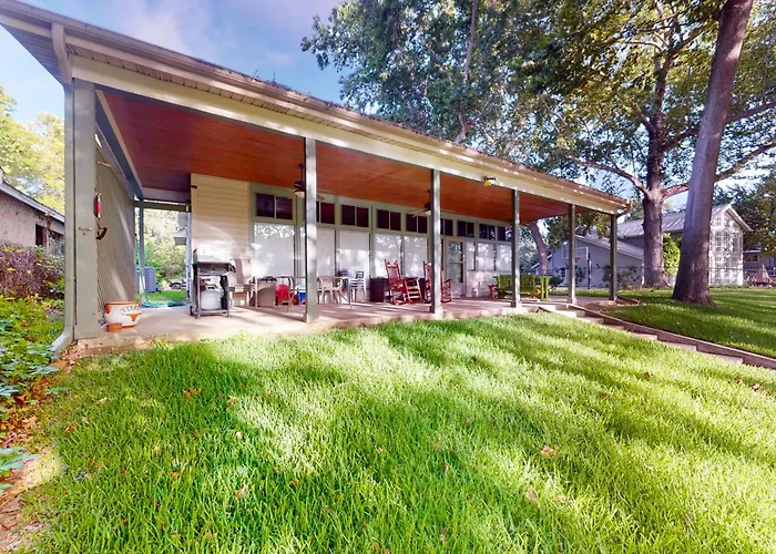 Funshine | Riverfront House In Mc Queeney With Guest House, River Views, Grill