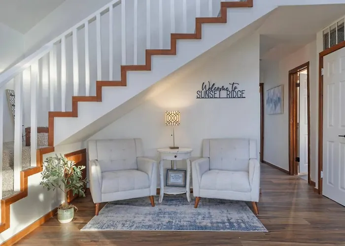 Sunset Ridge-Family Friendly Lake View Seclusion