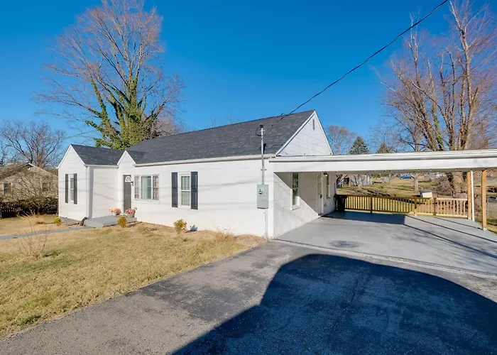 3 Mi To Radford University & River, Charming Home