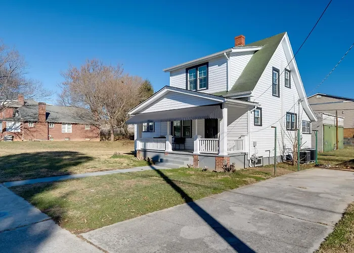 Walk To Main St & Campus! Dtwn Radford Home