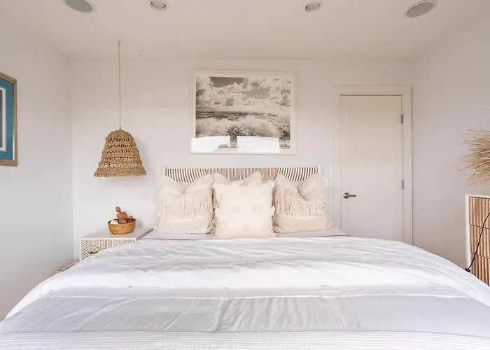 Surfside Villa By Rove Travel - Oceanfront Home With Hot Tub