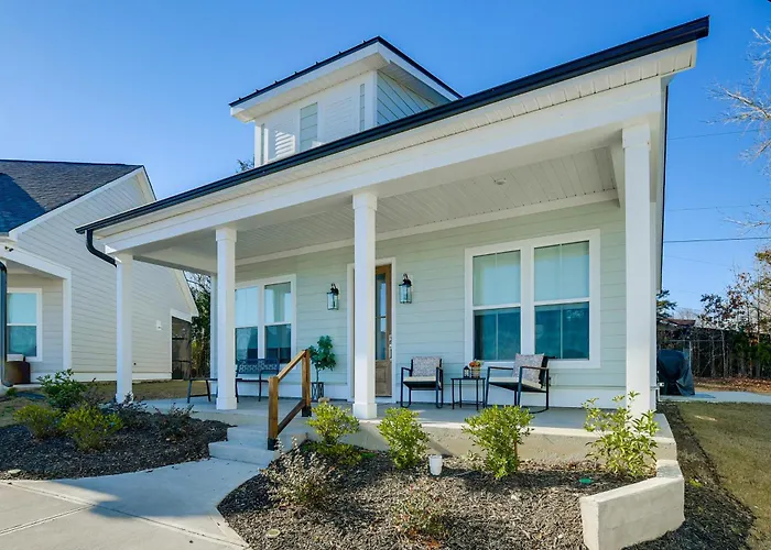 Lake Greenwood Access: Modern Escape W/ Patio!