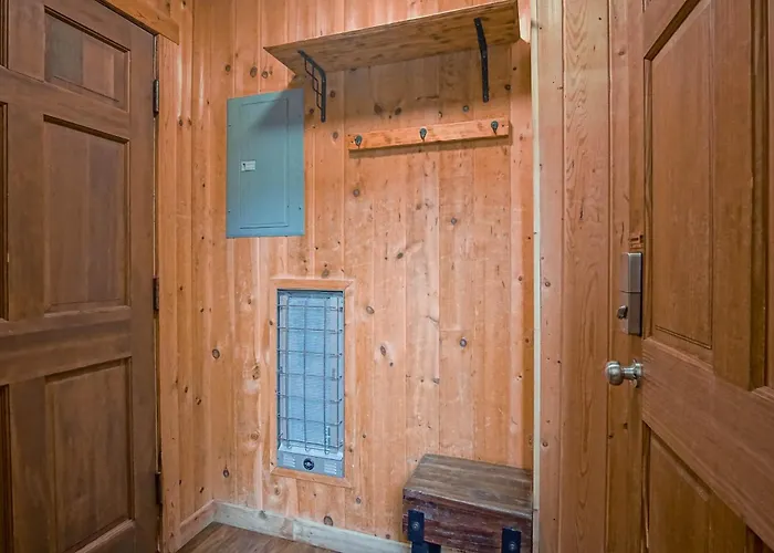 Whistlepunk 36: 1 Bedroom Plus Bonus Sleeping Loft Slope Side
