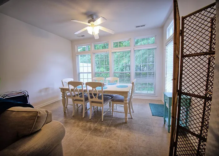 ⛱ Quiet 3 Bed Twinhome Just 3 Miles From Beach! ⛱