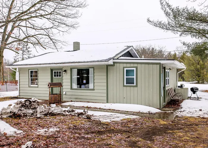Fish, Bike & Hike! Wooded Irons Getaway Near River