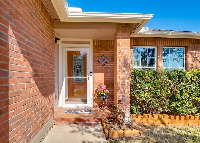 Round Rock Home: Near Dell Diamond & Waterpark!