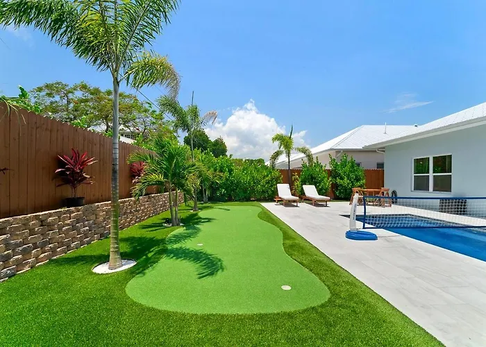 Peacock Palace Brand New Heated And Chilled Pool Golf Gym