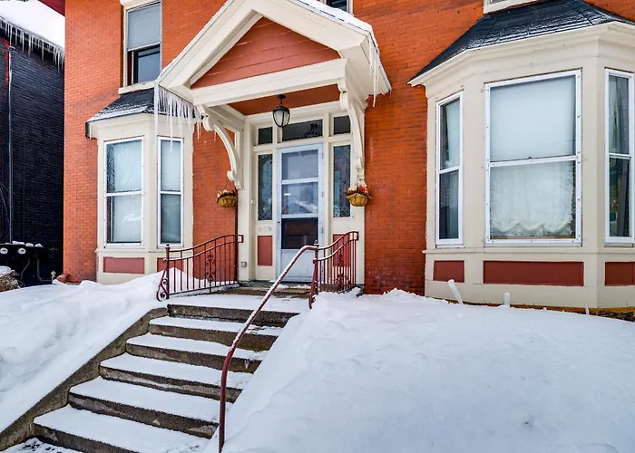 Steps To Dtwn Sault Ste Marie: Historic Home!
