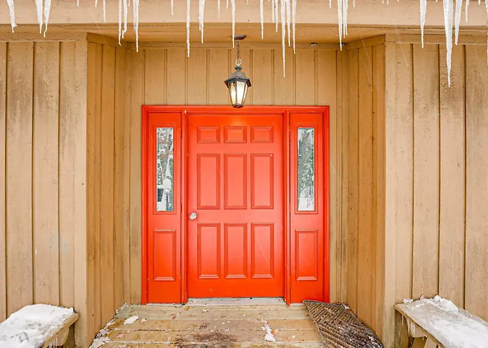 Near Manistee National Forest! Retro Cabin Retreat