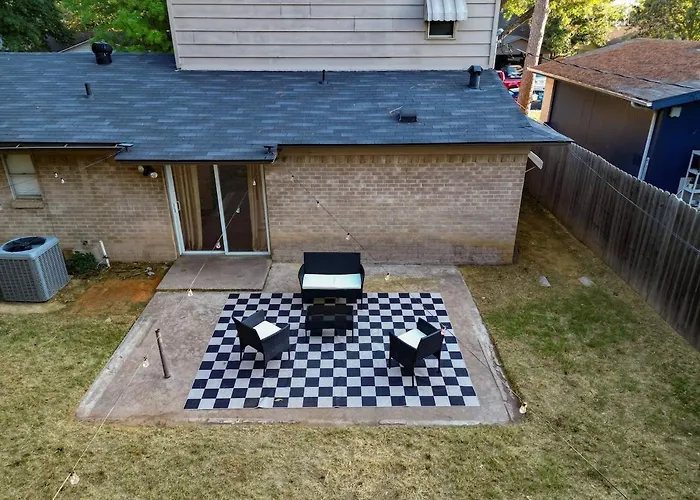 5 Min Walk To At&T Stadium - Game Room - Huge Yard!