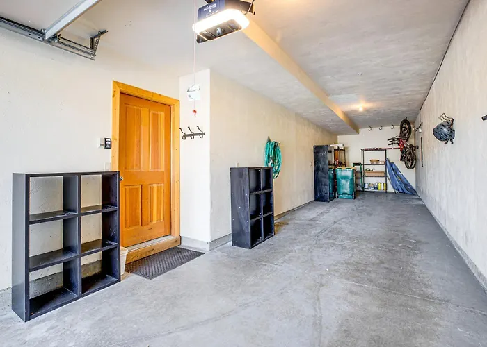 Walk To Lift! Luxe, Updated Cbmr Home W/ Mtn Views