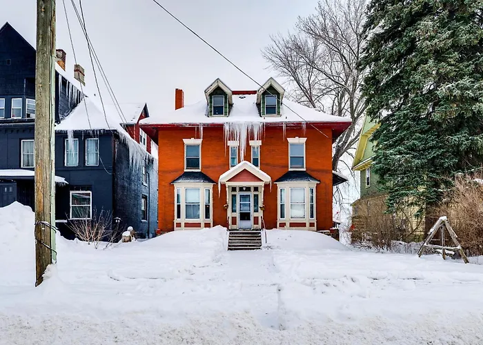 Steps To Dtwn Sault Ste Marie: Historic Home!