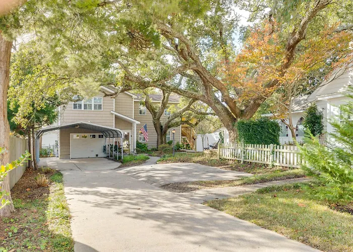 2 Mi To Atlantic Beach: Coastal Retreat W/ Deck