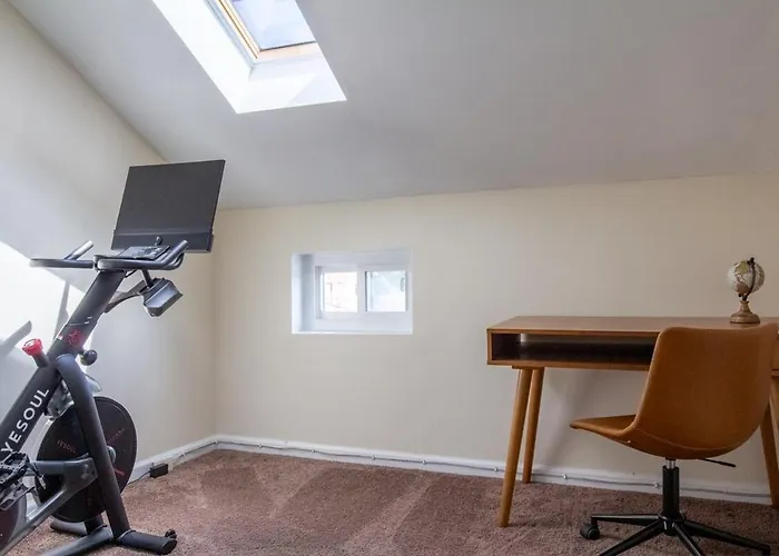 Downtown Albany, Hot Tub, Game Room, Ev Charger