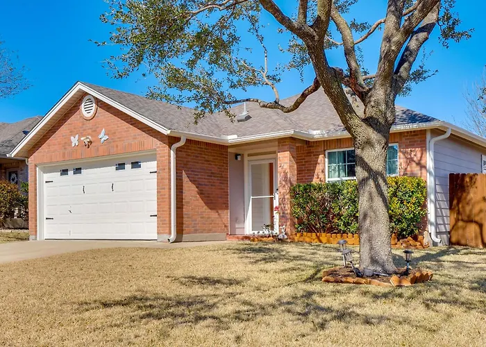 Round Rock Home: Near Dell Diamond & Waterpark!
