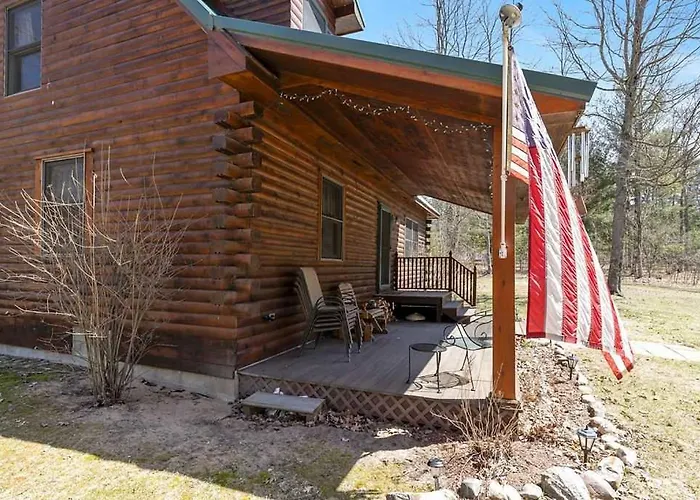 Cozy 3-Bedroom Retreat In Manistee