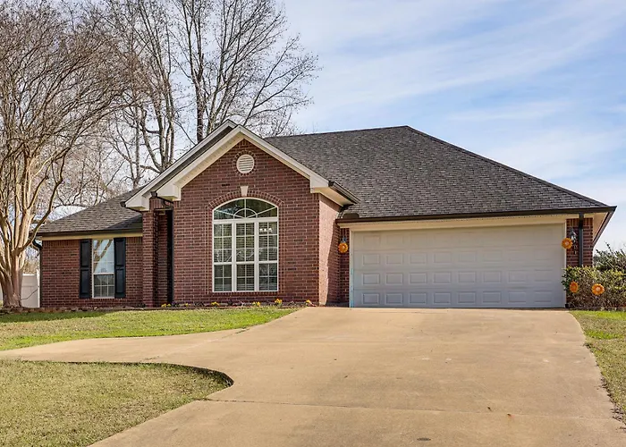 Close To Hospitals! Family Gem In West Monroe