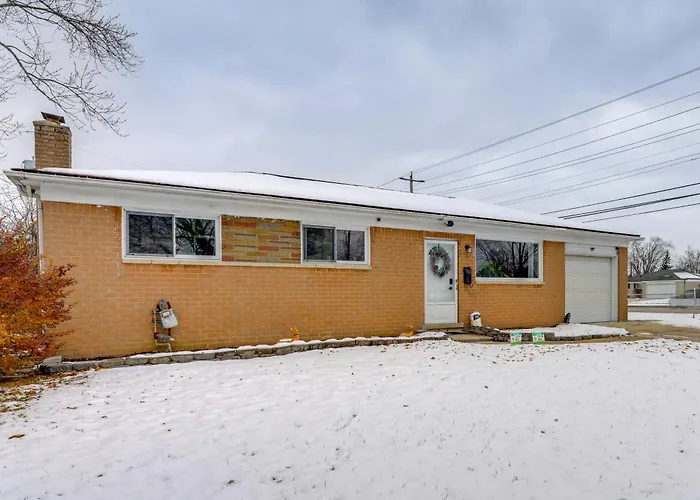 Metro Detroit Home W/ Fire Pit & Game Room!