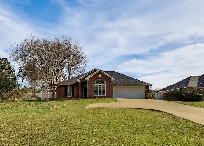 Close To Hospitals! Family Gem In West Monroe