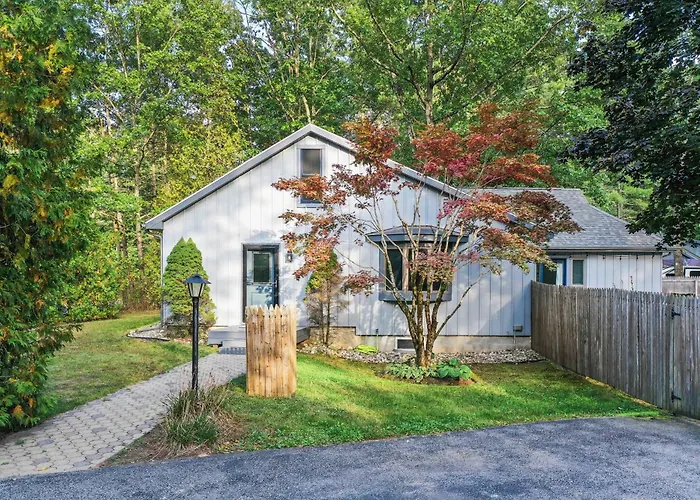 8 Mi To Saratoga Race Course: Quiet Family Home