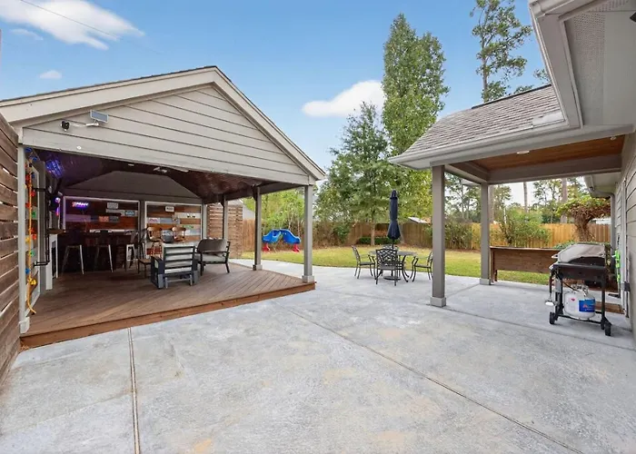 Conroe Family-Friendly 4Br Home With Game Room, Covered Patio & Playset
